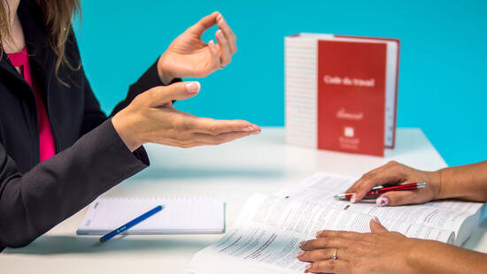 Bild Schreibtisch und Bücher